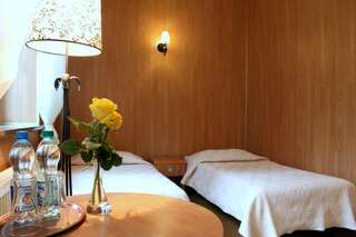 Апарт-отели Restauracja Parkowa - Noclegi Нова-Руда Двухместный номер с 2 отдельными кроватями - Подходит для гостей с ограниченными физическими возможностями-1