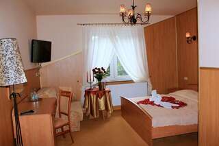 Апарт-отели Restauracja Parkowa - Noclegi Нова-Руда Стандартный двухместный номер с 1 кроватью или 2 отдельными кроватями-4
